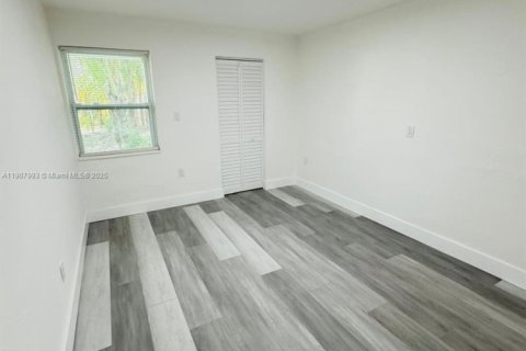 Casa en alquiler en Miami, Florida, 2 dormitorios, 57.04 m2 № 1967732 - foto 10