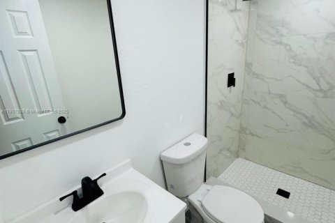 Casa en alquiler en Miami, Florida, 2 dormitorios, 57.04 m2 № 1967732 - foto 17