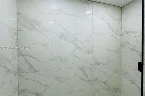 Casa en alquiler en Miami, Florida, 2 dormitorios, 57.04 m2 № 1967732 - foto 14