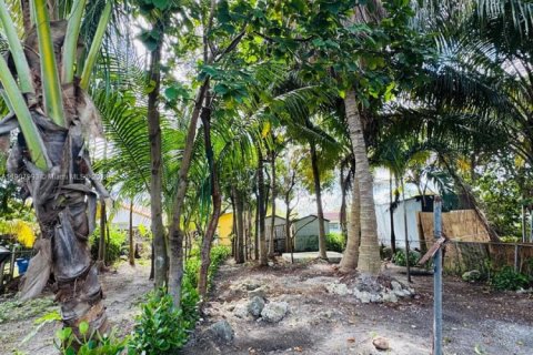 Casa en alquiler en Miami, Florida, 2 dormitorios, 57.04 m2 № 1967732 - foto 25