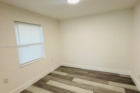 Casa en alquiler en Miami, Florida, 2 dormitorios, 57.04 m2 № 1967732 - foto 18