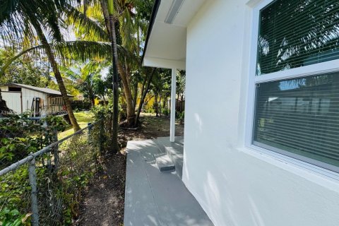 Casa en alquiler en Miami, Florida, 2 dormitorios, 57.04 m2 № 1967732 - foto 22