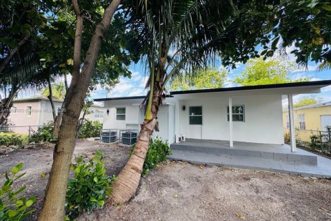 Casa en alquiler en Miami, Florida, 2 dormitorios, 57.04 m2 № 1967732 - foto 23