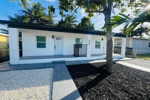 Casa en alquiler en Miami, Florida, 2 dormitorios, 57.04 m2 № 1967732 - foto 1