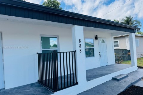 Casa en alquiler en Miami, Florida, 2 dormitorios, 57.04 m2 № 1967732 - foto 2