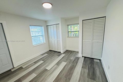 Casa en alquiler en Miami, Florida, 2 dormitorios, 57.04 m2 № 1967732 - foto 12