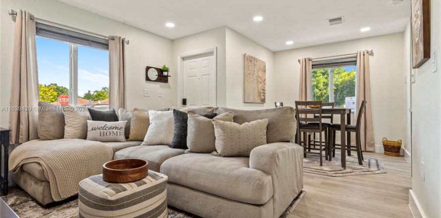 Adosado en Cutler Bay, Florida 2 dormitorios, 102.19 m2 № 2060051