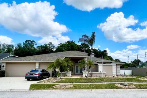 Casa en New Port Richey, Florida 3 dormitorios, 246.1 m2 № 2126441