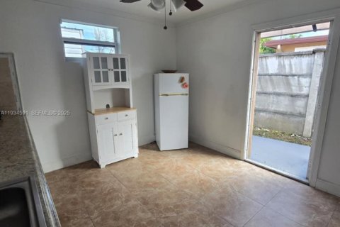 Commercial property in Miami, Florida 1 bedroom, 208.47 sq.m. № 1994790 - photo 4