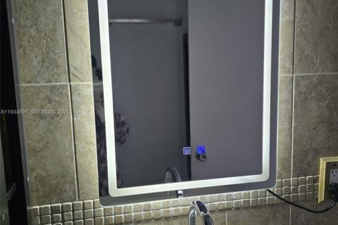 Commercial property in Miami, Florida 1 bedroom, 208.47 sq.m. № 1994790 - photo 12