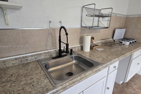 Commercial property in Miami, Florida 1 bedroom, 208.47 sq.m. № 1994790 - photo 6
