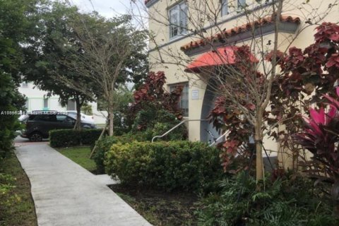 Condo in Miami Beach, Florida, 1 bedroom  № 1978303 - photo 11