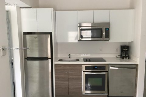 Condo in Miami Beach, Florida, 1 bedroom  № 1978303 - photo 2