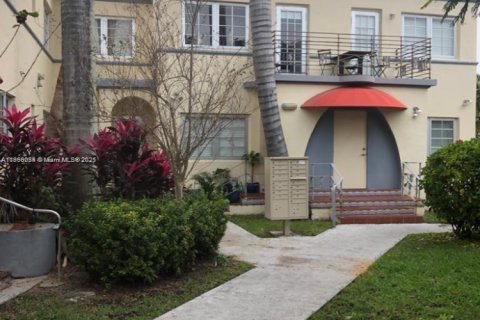 Condo in Miami Beach, Florida, 1 bedroom  № 1978303 - photo 10