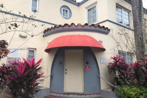 Condo in Miami Beach, Florida, 1 bedroom  № 1978303 - photo 1