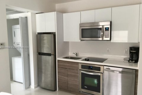 Condo in Miami Beach, Florida, 1 bedroom  № 1978303 - photo 3