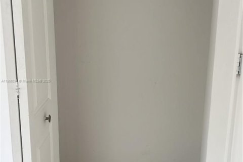 Condo in Miami Beach, Florida, 1 bedroom  № 1978303 - photo 8