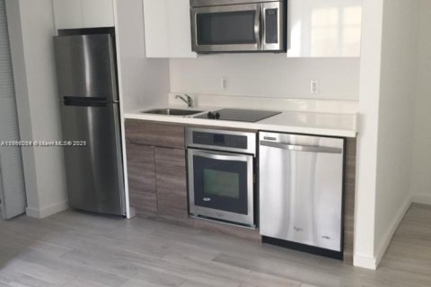 Condo in Miami Beach, Florida, 1 bedroom  № 1978303 - photo 12