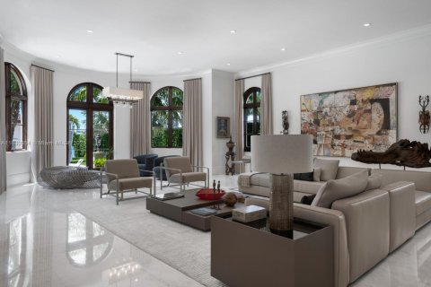 House in Miami Beach, Florida 15 bedrooms, 2233 sq.m. № 1821768 - photo 12