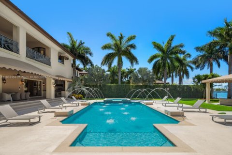 House in Miami Beach, Florida 15 bedrooms, 2233 sq.m. № 1821768 - photo 19