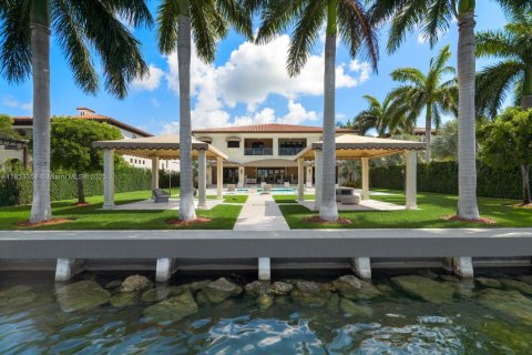 House in Miami Beach, Florida 15 bedrooms, 2233 sq.m. № 1821768 - photo 21