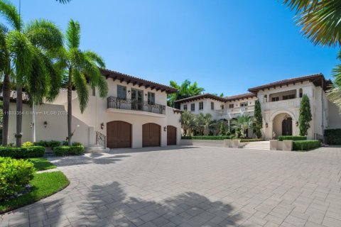 House in Miami Beach, Florida 15 bedrooms, 2233 sq.m. № 1821768 - photo 5
