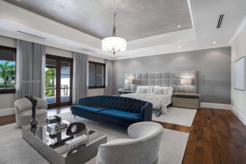 House in Miami Beach, Florida 15 bedrooms, 2233 sq.m. № 1821768 - photo 15