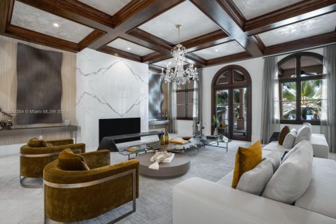 House in Miami Beach, Florida 15 bedrooms, 2233 sq.m. № 1821768 - photo 11