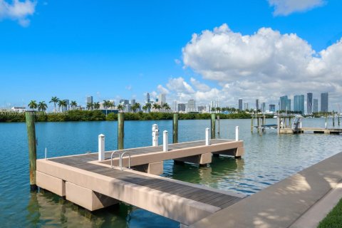 House in Miami Beach, Florida 15 bedrooms, 2233 sq.m. № 1821768 - photo 20