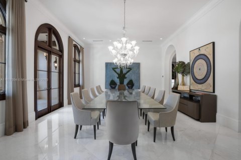 House in Miami Beach, Florida 15 bedrooms, 2233 sq.m. № 1821768 - photo 13