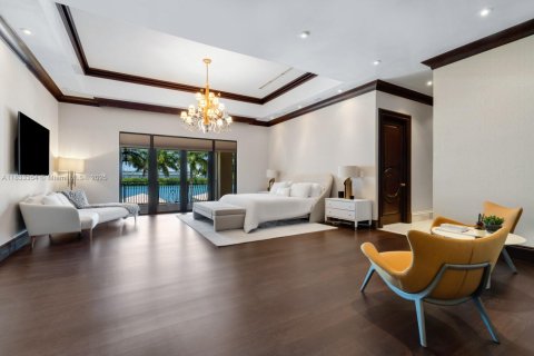 House in Miami Beach, Florida 15 bedrooms, 2233 sq.m. № 1821768 - photo 26