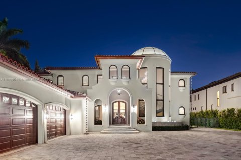 House in Miami Beach, Florida 15 bedrooms, 2233 sq.m. № 1821768 - photo 28