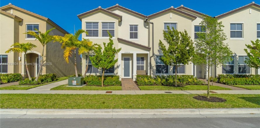 Townhouse in Homestead, Florida 4 bedrooms, 175.77 sq.m. № 1701859