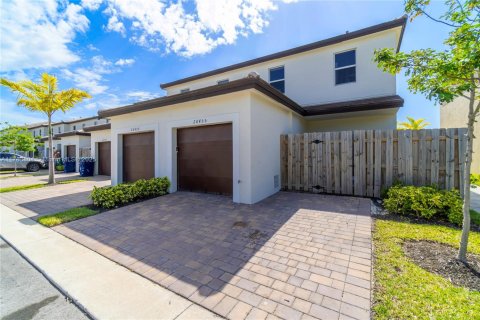Townhouse in Homestead, Florida 4 bedrooms, 175.77 sq.m. № 1701859 - photo 3