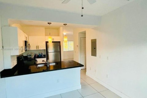 Copropriété à louer à Hallandale Beach, Floride: 2 chambres, 74.97 m2 № 2089423 - photo 19
