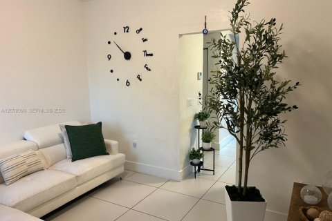 Copropriété à louer à Hallandale Beach, Floride: 2 chambres, 74.97 m2 № 2089423 - photo 16