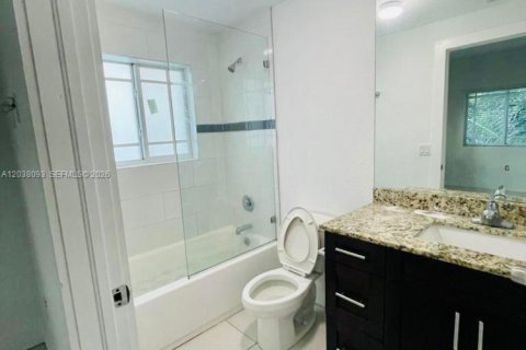 Copropriété à louer à Hallandale Beach, Floride: 2 chambres, 74.97 m2 № 2089423 - photo 4