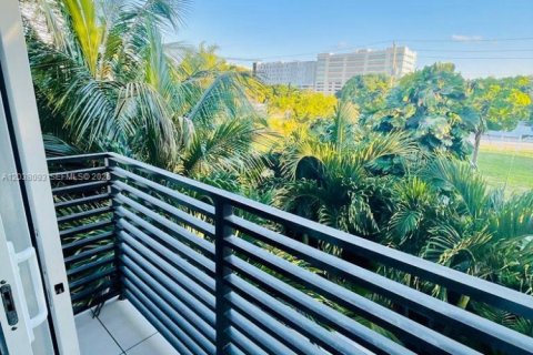 Copropriété à louer à Hallandale Beach, Floride: 2 chambres, 74.97 m2 № 2089423 - photo 9