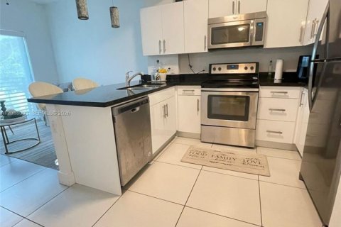 Copropriété à louer à Hallandale Beach, Floride: 2 chambres, 74.97 m2 № 2089423 - photo 13