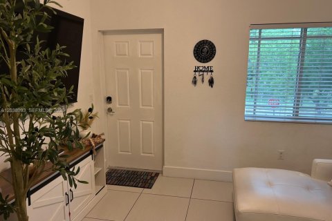 Copropriété à louer à Hallandale Beach, Floride: 2 chambres, 74.97 m2 № 2089423 - photo 15