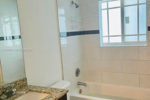 Copropriété à louer à Hallandale Beach, Floride: 2 chambres, 74.97 m2 № 2089423 - photo 7