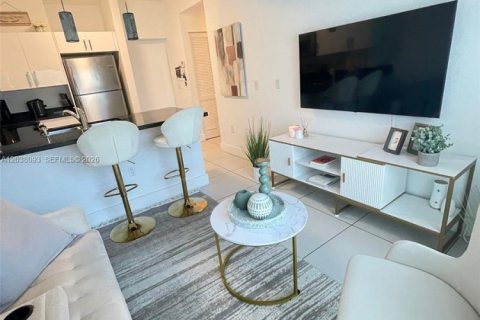 Copropriété à louer à Hallandale Beach, Floride: 2 chambres, 74.97 m2 № 2089423 - photo 14