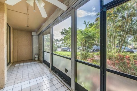 Condominio en alquiler en Hollywood, Florida, 3 dormitorios, 139.35 m2 № 1227574 - foto 1
