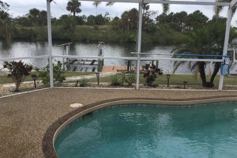 House in Port Charlotte, Florida 3 bedrooms, 158.4 sq.m. № 2388134 - photo 16