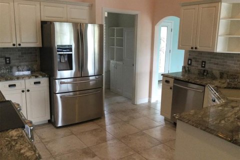 House in Port Charlotte, Florida 3 bedrooms, 158.4 sq.m. № 2388134 - photo 6
