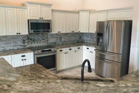 House in Port Charlotte, Florida 3 bedrooms, 158.4 sq.m. № 2388134 - photo 7