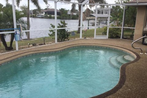 House in Port Charlotte, Florida 3 bedrooms, 158.4 sq.m. № 2388134 - photo 15