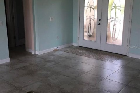 House in Port Charlotte, Florida 3 bedrooms, 158.4 sq.m. № 2388134 - photo 3