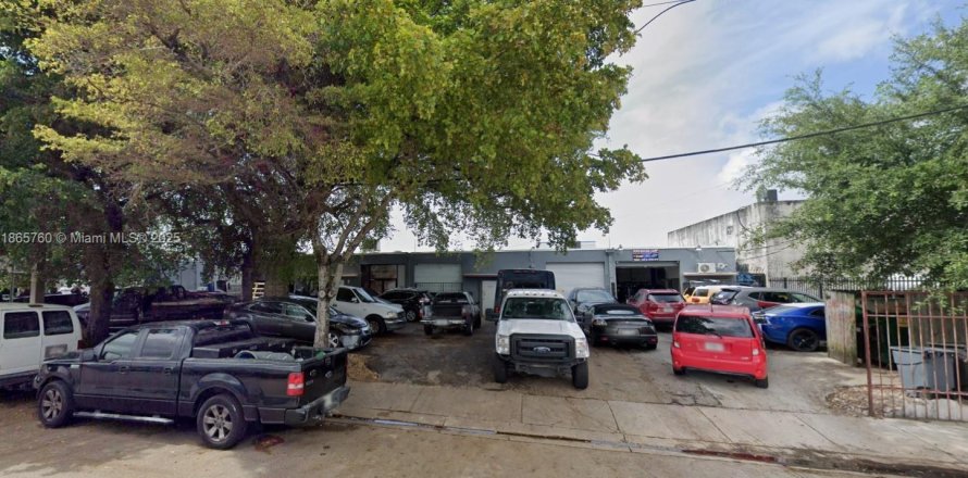 Immobilier commercial à Miami, Floride № 1979266