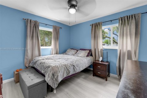 House in Miami, Florida 4 bedrooms, 174.84 sq.m. № 1932101 - photo 11